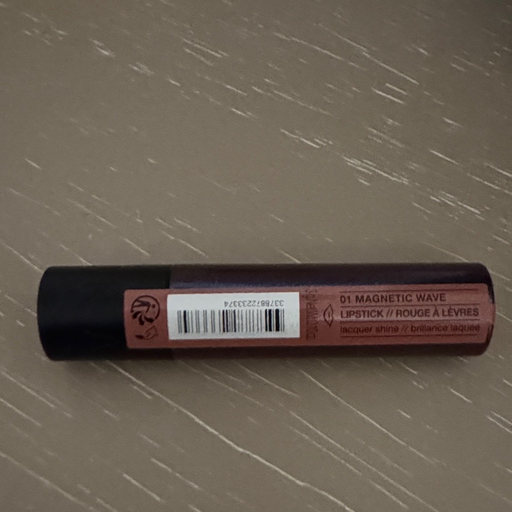 *Magnetic Wave Lipstick